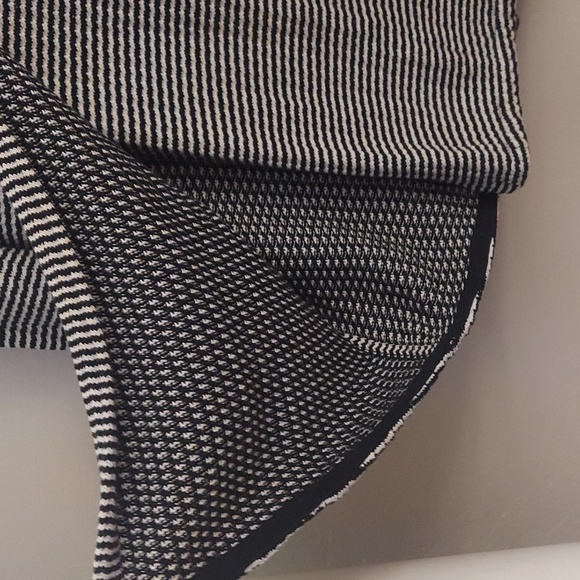 CABI S Fergie Turtleneck B/W Striped LS Split Hem Cotton Longline Sweater - Picture 7 of 12